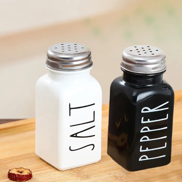 Decent look salt and pepper shakers set
