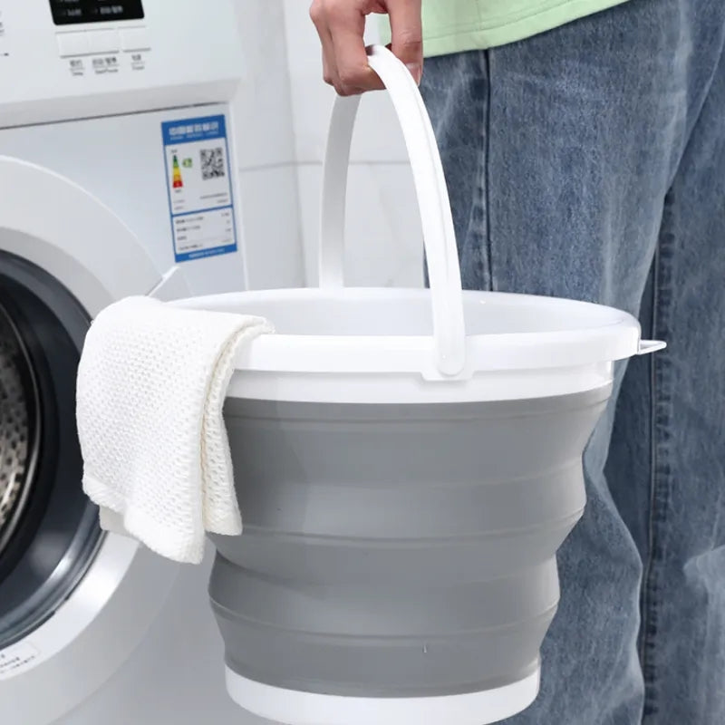 Foldable bucket 10 liter capacity.