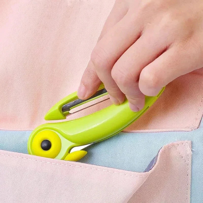 2 in 1 fruit peeling and cutting knife