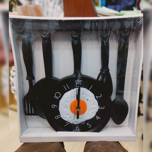 Kitchen set hanging wall clock