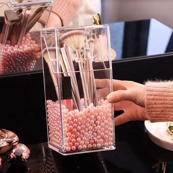 Pearl brush holder with pearls