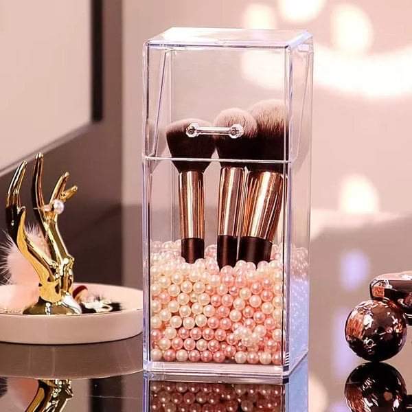 Pearl brush holder with pearls